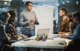 Cinco tendências que devem redefinir o mundo do trabalho em 2026, segundo a Forbes