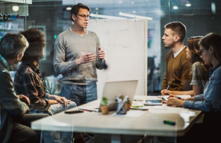 Cinco tendências que devem redefinir o mundo do trabalho em 2026, segundo a Forbes