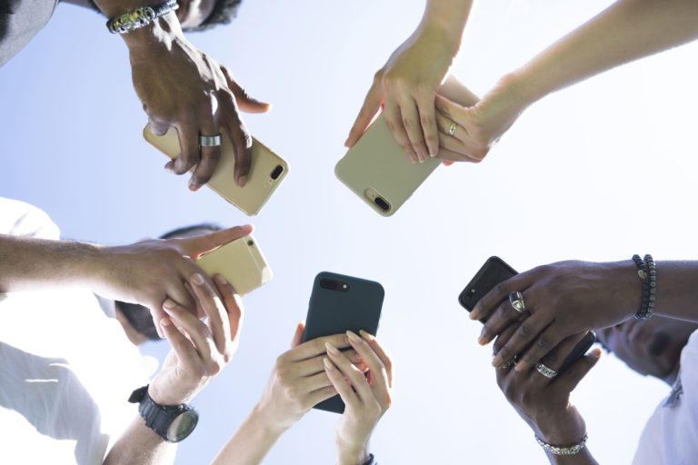 Saúde Social: pessoas hiperconectadas, mas emocionalmente distantes