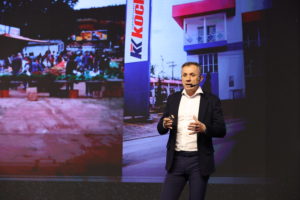 GRUPO KOCH: Da Kombi improvisada à 10ª maior rede de supermercados do Brasil