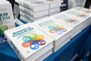 Psicóloga e palestrante da ExpoGestão 2025 é coautora de livro sobre saúde física e mental