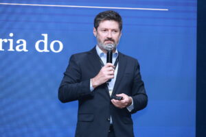 Reforma Tributária vai elevar preço de serviços e reduzir custo da indústria, diz especialista