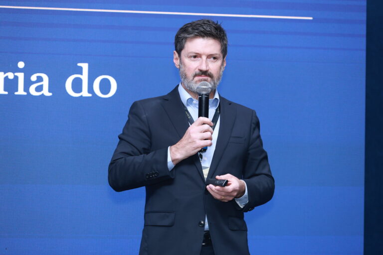 Reforma Tributária vai elevar preço de serviços e reduzir custo da indústria, diz especialista